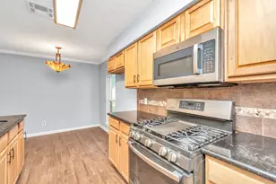 13627 Greenridge Dr, Sugar Land, TX 77498 - Photo 17