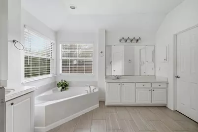 7 Mayborough Court, The Woodlands, TX 77382 - Photo 19