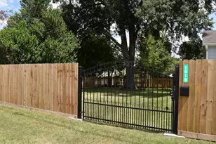 1519 W 12th St, Houston, TX 77008 - Photo 3