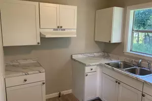 605 Palacios St, El Campo, TX 77437 - Photo 5