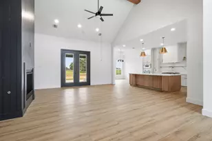 467 Springfield Trail, Angleton, TX 77515 - Photo 5