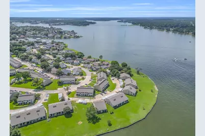 156 April Point Drive S, Conroe, TX 77356 - Photo 5