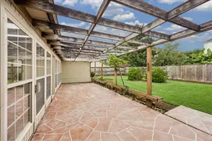 15711 Brook Forest Dr, Houston, TX 77059 - Photo 23