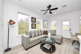 9028 Scott St, Houston, TX 77051 - Photo 3