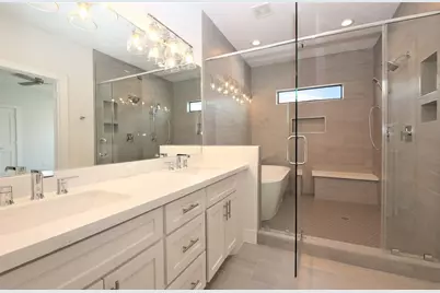 816 W 22nd Street, Houston, TX 77008 - Photo 9