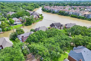 1127 Gloria Ct, Sugar Land, TX 77478 - Photo 3