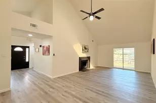 6330 Coachwood Dr, Houston, TX 77035 - Photo 7