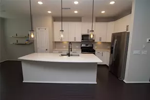 10957 Cannes Memorial Dr, Houston, TX 77043 - Photo 9