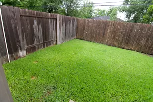 10957 Cannes Memorial Dr, Houston, TX 77043 - Photo 25