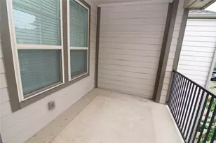 10957 Cannes Memorial Dr, Houston, TX 77043 - Photo 11