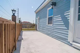 2714 Ball, Galveston, TX 77550 - Photo 23