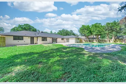 109 E Sherwood Drive, Alvin, TX 77511 - Photo 39