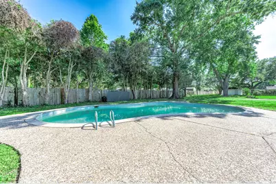 109 E Sherwood Drive, Alvin, TX 77511 - Photo 41