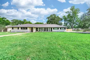 109 E Sherwood Dr, Alvin, TX 77511 - Photo 5