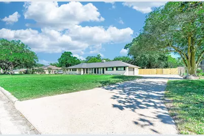 109 E Sherwood Drive, Alvin, TX 77511 - Photo 45