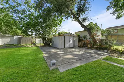 4924 Avenue Q, Galveston, TX 77551 - Photo 23