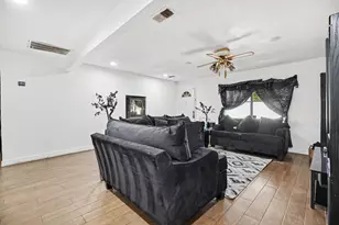 4311 Dragonwick Dr, Houston, TX 77045 - Photo 5