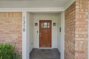 1318 Spillers Ln, Houston, TX 77043 - Photo 3