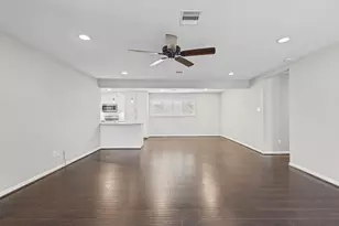1318 Spillers Ln, Houston, TX 77043 - Photo 9