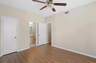 10164 Oakberry St, Houston, TX 77042 - Photo 7