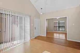 10164 Oakberry St, Houston, TX 77042 - Photo 3