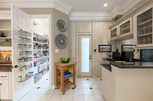 24 Village Oaks Ln, Houston, TX 77055 - Photo 13