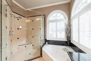 24 Village Oaks Ln, Houston, TX 77055 - Photo 19