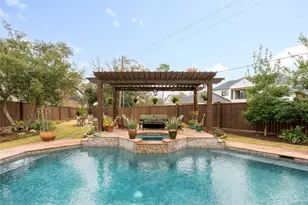 24 Village Oaks Ln, Houston, TX 77055 - Photo 29