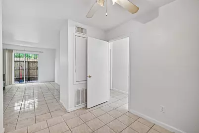 7200 Clarewood Drive #1904, Houston, TX 77036 - Photo 7