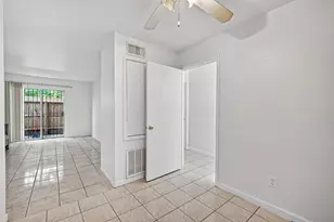 7200 Clarewood Dr, Houston, TX 77036 - Photo 7