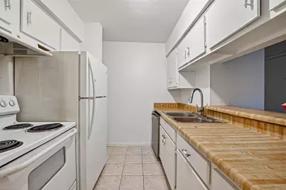 7200 Clarewood Drive #1904, Houston, TX 77036 - Photo 9