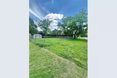 401 Walnut, Yoakum, TX 77995 - Photo 19