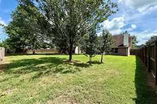 805 N Belle Dr, Angleton, TX 77515 - Photo 17