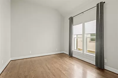 10902 Grove Tree Lane, Houston, TX 77043 - Photo 23