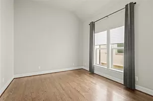 10902 Grove Tree Ln, Houston, TX 77043 - Photo 23