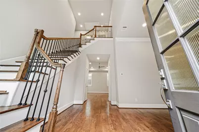 10902 Grove Tree Lane, Houston, TX 77043 - Photo 11