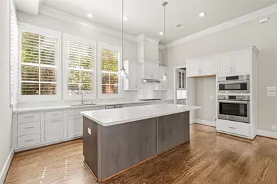 10902 Grove Tree Lane, Houston, TX 77043 - Photo 15