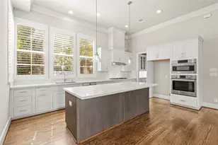 10902 Grove Tree Ln, Houston, TX 77043 - Photo 15