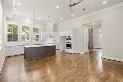 10902 Grove Tree Lane, Houston, TX 77043 - Photo 19