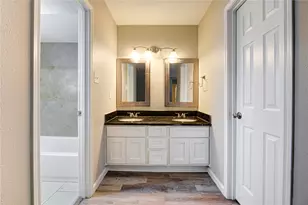 6430 Pirtlewood Cir, Houston, TX 77088 - Photo 17