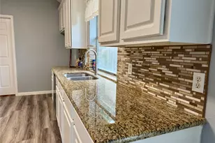 3623 Stratford Town Ln, Sugar Land, TX 77498 - Photo 11