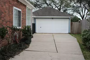 1911 Hidden Cove Ct, League City, TX 77573 - Photo 5