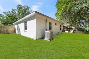 900 Largo St, Baytown, TX 77520 - Photo 21