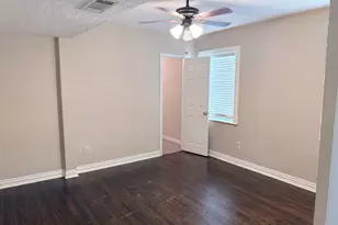 838 E 29th St, Houston, TX 77009 - Photo 7