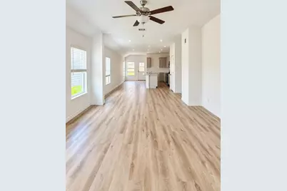 509 Oak Chase Avenue, Dayton, TX 77535 - Photo 3