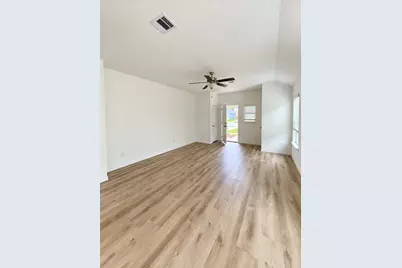 509 Oak Chase Avenue, Dayton, TX 77535 - Photo 5