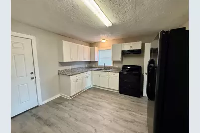 308 Bennett, West Columbia, TX 77486 - Photo 3