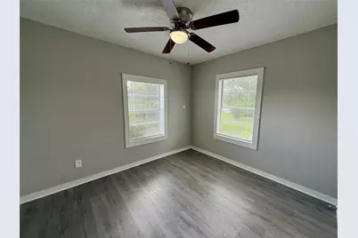 308 Bennett, West Columbia, TX 77486 - Photo 5