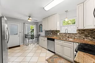 71 Hideaway Dr, Friendswood, TX 77546 - Photo 13