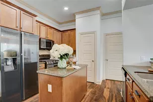 1834 Woodbend Village Ct, Houston, TX 77055 - Photo 11